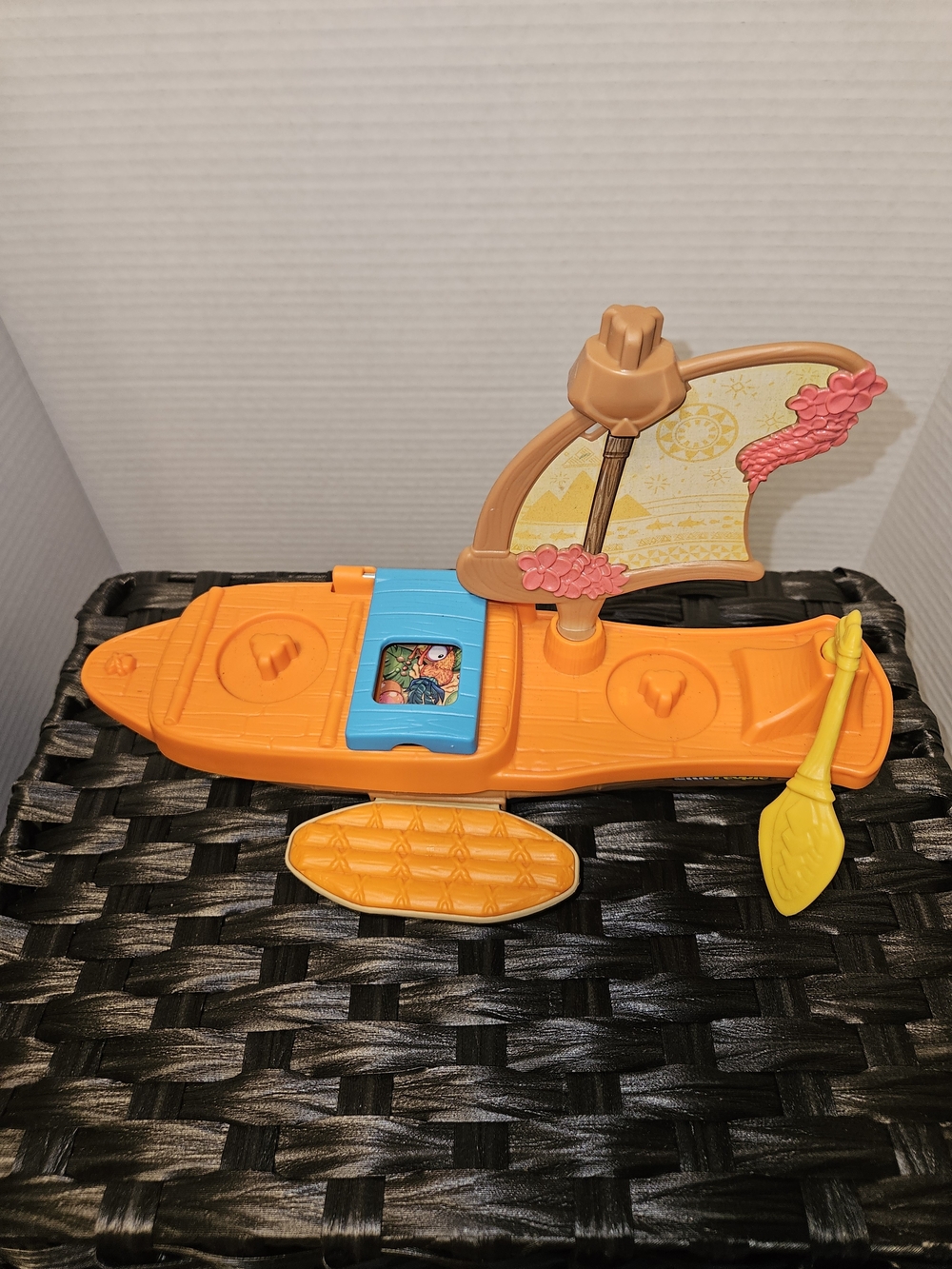 Little People Orange Sailing Moana Playboat Toy with Yellow Paddle - Picture 3 of 6